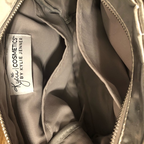 Kylie cosmetic bag. Bundle deal - Picture 8 of 16